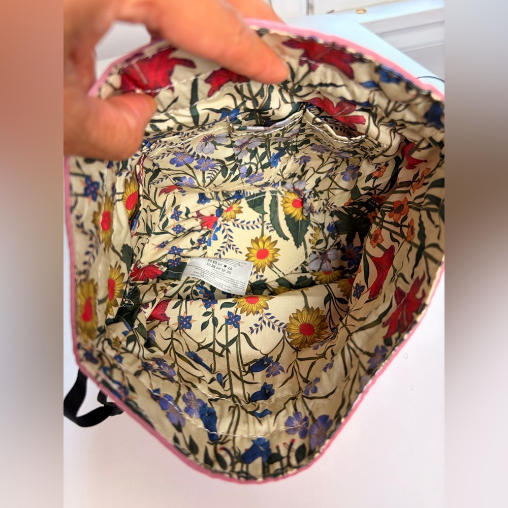 NEW Gucci Beauty Satin Pouch - Picture 4 of 7